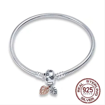 The new hot item, Disney Charm Bead Pendant, is compatible with the original DIY 925 sterling silver bracelet, making it an idea