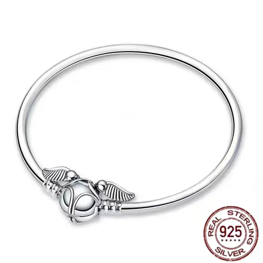 The new hot item, Disney Charm Bead Pendant, is compatible with the original DIY 925 sterling silver bracelet, making it an idea