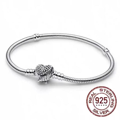 The new hot item, Disney Charm Bead Pendant, is compatible with the original DIY 925 sterling silver bracelet, making it an idea