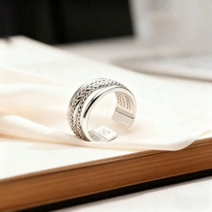 Anti allergic delicate silver tone ring, suitable for stacking in autumn and winter, as a daily gift for girlfriends.