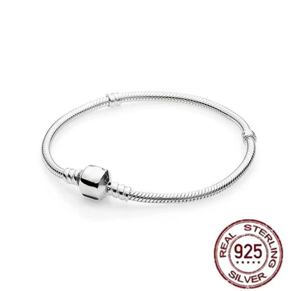 The new hot item, Disney Charm Bead Pendant, is compatible with the original DIY 925 sterling silver bracelet, making it an idea
