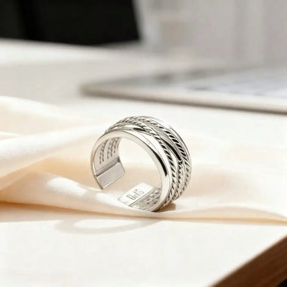 Anti allergic delicate silver tone ring, suitable for stacking in autumn and winter, as a daily gift for girlfriends.