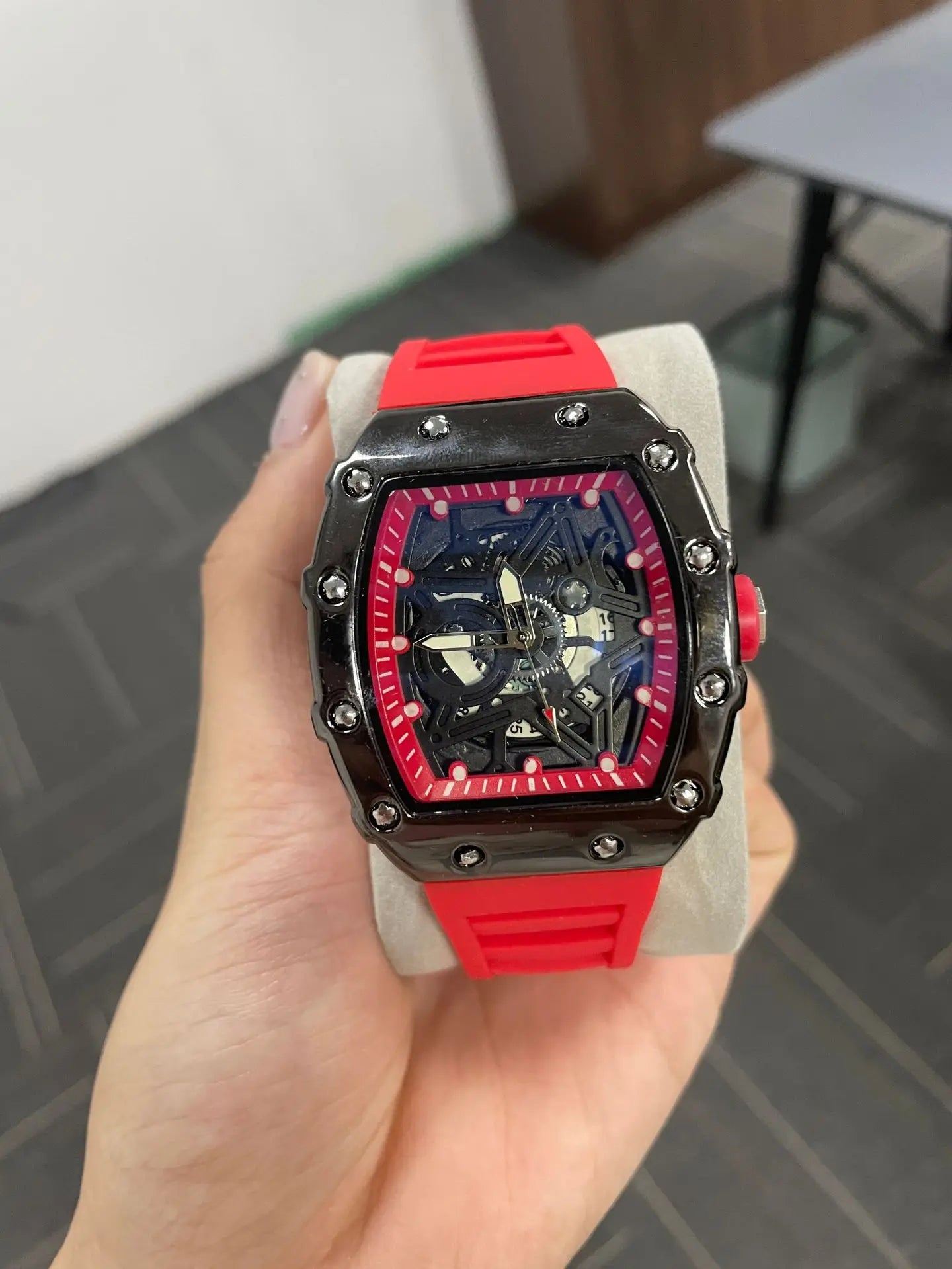 Men Watches Light Luxury Brand Domineering Beauty Trend  Pentagram Luminous Wine Barrel Shaped Male Fashion Quartz Clock Watch